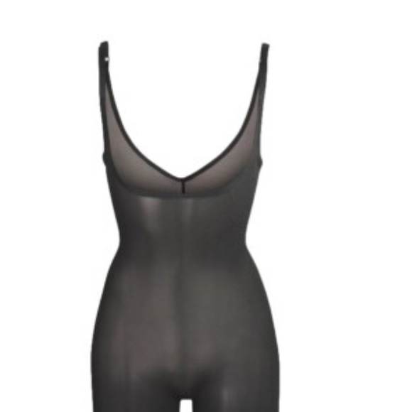 [SOLD] SKIMS SHEER SCULPT MID THIGH SHORT BODYSUIT - Picture 1 of 4